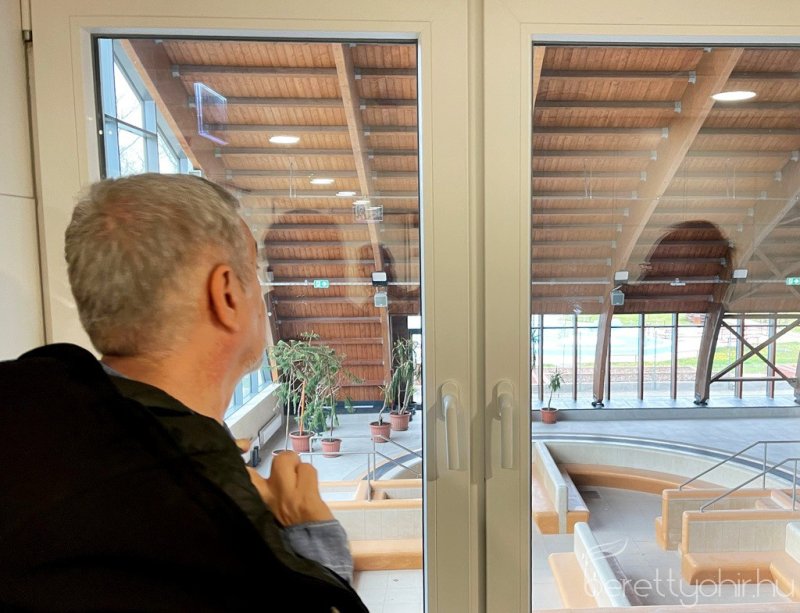 ne_elj_uveghazban 27